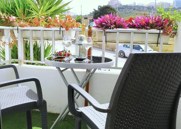 Close To Unique & Cozy 3 Balconies Country Views