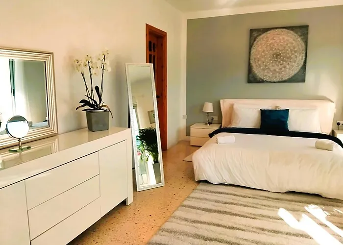 Close To Unique & Cozy 3 Balconies Country Views *