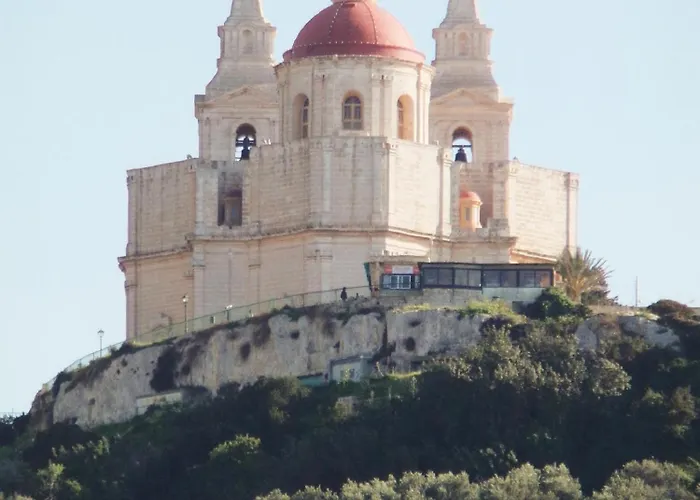 Close To Unique & Cozy 3 Balconies Country Views *